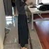 Falda midi gris de alta gama estilo francés para mujer, nueva colección otoño/invierno 2026, con una caída fluida, elegante diseño plisado y un dobladillo largo y moderno