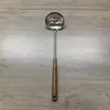 Juego de utensilios de cocina espátula de acero inoxidable espátula con mango de nogal para el hogar serie de cuchara para sopa colador
