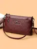Bolsa de Mamá Estilo Nuevo 2026, Bolso Cruzado para Mujer, Bolso Cuadrado Pequeño de Cuero Suave en Relieve, Bolso de Hombro para Señoras de Mediana Edad y Mayores, Moderno para el Trabajo