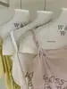 Wgwe9442 Guangzhou Shisanxing Moda Feminina 2026 Novo Estilo Gola Diagonal Ombro a Ombro Alça Estampa Manga Curta Camiseta Top Verão