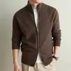 Suéter de Tricô Masculino 2026 Outono/Inverno Gola Alta Zíper Cardigan Jovem Business Estilo Old Money Suéter Peça Única Jaqueta Tendência