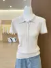 Camiseta Feminina de Verão Slimming Ajustada com Gola Polo de Ombro Reto Estilo Old Money Retrô Manga Curta Top Tricotado Fino