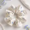 Scrunchie Floral de Cetim Sedoso para Mulheres, Elástico Suave para Coques, Corda Floral para Rabo de Cavalo Baixo, Acessório de Cabelo Floral