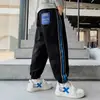 Z770 Yang Temprano Niños Primavera 2024 Nuevo Tendencia de Moda Deportiva Color Brillante Cinta de Letras Pantalones de Pierna