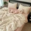 Conjunto de cuatro piezas de algodón fresco y lindo con estampado de dibujos animados, estilo INS de algodón puro, adorable y suave, adecuado para todas las estaciones, juego de tres piezas para dormitorio