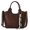 Bolsa de mão transfronteiriça de nicho com padrão trançado vintage para mulheres, nova moda 2026, bolsa de ombro versátil, bolsa crossbody simples
