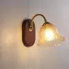 Lámpara de mesita de noche de dormitorio simple escandinava Lámpara de pared retro americana para sala de estar, pasillo, pasillo Lámpara de pared de vidrio de madera maciza japonesa
