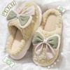 Novas Pantufas de Algodão com Laço de Renda para Inverno, Quentes para Interior e Exterior 2025 Novos Sapatos Antiderrapantes para Maternidade para Mulheres Atacado