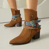Botas Western de Cowboy Femininas Camurça Retrô Bico Fino Salto Grosso Salto Alto Fivela de Corrente Slip-On Botas Curtas Femininas Cano Curto