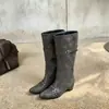 Nuevas botas de caballero vintage para otoño e invierno para mujer, con hebilla de cinturón y diseño de retazos, botas de caña alta con tacones gruesos y puntera cuadrada, botas versátiles hasta la rodilla