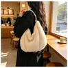 Nuevo bolso de hombro de felpa para otoño e invierno para mujer, bolso versátil de piel sintética de visón de moda para el trabajo, bolso tote versátil de piel suave