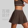 Nova saia plissada de verão com design anti-exposição, cintura de cor contrastante, adequada para fitness e corrida, falso two-piece com fenda e bolsos, minissaia de ioga