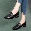 Populares zapatos cuadrados de suela blanda para mujer, nuevo modelo de otoño 2026, mocasines casuales cómodos y versátiles de tacón bajo y plataforma para mujer