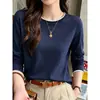 Camiseta de algodão puro com gola redonda e mangas compridas, estilo two-piece falso, para mulheres, top branco moderno e versátil para o outono, novo modelo 2026