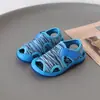 Sandalias para Niñas 2025 Primavera/Verano Nuevo Estilo Zapatos Deportivos de Playa Cerrados para Niños Zapatos de Agua para Niños Color Caramelo Zapatos de Exportación