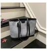 Bolsa Tote de Ombro Estilosa Estilo Europeu e Americano Grande Capacidade Cores Novas Outono/Inverno 2025 Bloqueio de Cor Textura Simples Para Usar Sob o Braço/No Ombro Feminina