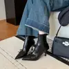 Botas elásticas finas de bico fino estilo coreano com salto agulha para mulheres, novo modelo outono 2026, botas de moda slip-on de salto alto versáteis com laço