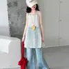 Conjunto de Capas Estilo Coreano para Niñas 2026 Verano Nuevo Estilo para Niños Mayores, Incluye una Camisola, un Cubre-Traje de Encaje y Pantalones Acampanados Conjunto de Verano de Tres Piezas