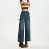 Nova coleção outono e inverno: Calça elástica, de corte justo, perna reta com bordado exclusivo, desenhada para silhuetas petites, oferecendo um caimento casual, solto e ligeiramente largo, semelhante a jeans estilo vovó