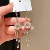 Aretes de Flor de Cuarzo Rosa con Circonia Super Brillante, Ganchos para Oreja con Borla Colgante de Flor, Aretes de Lujo Ligero de Alta Gama, Accesorios para Orejas Dulces para Mujer
