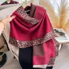 Bufanda Elegante y Sofisticada con Estampado de Leopardo Imitación Cachemir para Mujer Venta Caliente Transfronteriza Moda Invierno Engrosada Cálida Bufanda Chal Gama Alta