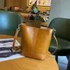 Bolsa feminina de couro genuíno 2026 nova bolsa de balde, bolsa de ombro, axila e transversal versátil de alta qualidade para mulheres