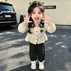 Conjunto de Menina para Primavera e Outono 2026 Novo Estiloso Fashionável Camisa Infantil Roupa para Bebê Menina Outono Início do Outono Super Bonito