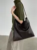 Bolso Tote Taoguan Piel Suave Marrón Oscuro para Mujer 26 Nuevo Minimalista de Hombro Versátil para Viajes Cotidianos Bolso Delgado como el Papel LD99245
