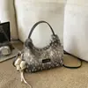 Bolsa de Peluche Súper Popular Otoño/Invierno para Mujer Nuevo Estilo 2026 Bolso de Hombro Simple a la Moda Estilo Coreano Atmósfera Bolso Cruzado Versátil