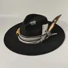 Sombrero de fieltro de lana, estilo europeo y americano, superventas en Amazon y eBay, sombrero vaquero con plumas, sombrero de jazz de ala plana para otoño e invierno.