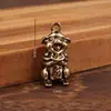 Ornamentos de metal são itens decorativos pequenos e de venda quente no comércio exterior, apresentando animais de desenho animado criativos e designs retrô personalizados