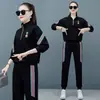 Conjunto Esportivo Casual Tendência com Gola Alta Solto para Mulheres Primavera Outono Novo Estilo Manga Longa Calça Longa Moletom Estiloso Conjunto Elegante de Duas Peças