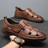 Sandálias Casuais Masculinas com Furos Vazados e Velcro, Sandálias de Verão para Negócios, Baotou Slip-on, Sapatos Masculinos com Solado de Carne