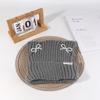 Gorro de lana con lazo y perla para mujer, para otoño e invierno, grueso, combinable con todo, con protección para los oídos, gorro de punto pequeño con cabeza grande y cara ancha.