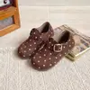 Sapatos Birkenstock Confortáveis com Solado Macio para Meninas 2026 Outono/Inverno Novos Sapatos Birkenstock Estilo Britânico Retrô Infantil Sapatos Pequenos de Couro com Estampa de Leopardo