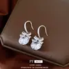 Aretes de Lazo de Circonita Super Brillantes, Lujo Ligero, Gama Alta, Ganchos para Orejas Exquisitos, Estilo Único, Versátiles, Accesorios para Orejas Sencillos y de Moda