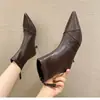 Botines Blancos de Tacón Alto de Piel Suave Estilo Coreano para Mujer 2026 Otoño/Invierno Nuevo Estilo Tacón de Aguja Punta Fina Versátiles para Ir al Trabajo Estilo Coreano Botas Adelgazantes