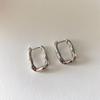 Pendientes vintage de metal trenzado simple, estilo europeo y americano, para mujer, elegantes, a la moda, con hebilla de viento frío.