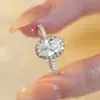 Transmissão ao Vivo Europeia e Americana Transfronteiriça Anel de Moissanita 2 Quilates em Forma de Diamante Zircônia Oval S925 Prata Anel de Casamento Ovo de Pombo Feminino