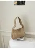Bolsa de ombro estilosa para mulheres, com design transfronteiriço, nova bolsa de mão vintage com tachas para o dia a dia, bolsa de ombro versátil de alto valor