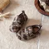 Zapatos de Algodón de Dos Capas Cálidos y Felpudos Birkenstock de Moda para Niñas 2026 Otoño Nuevas Llegadas Niños Bebé Suela Suave Calzado de Exterior Zapatos Peludos