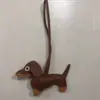 2024 nuevo cuero lindo perro salchicha colgante llavero cachorro colgante bolsa colgante caricatura colgante al por mayor