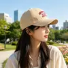 Boné de Baseball com Bordado de Letras Grandes para Mulheres, Estilo Coreano Versátil Casual com Proteção Solar Que Faz o Rosto Parecer Menor