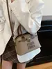 Bolsa Transversal de Ombro Único Versátil e Fashion para Mulheres 2026 Novo Modelo Bolsa de Mão de Design de Nicho de Alta Qualidade Bolsa Concha para o Dia a Dia