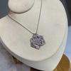 Elegante y ligero collar y pendientes con diseño de nicho floral texturizado, con microincrustaciones de diamantes y rosa, para mujer.