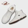 Zapatos casuales para hombre de cuero genuino, nuevo estilo de invierno, forrados de felpa, engrosados, antideslizantes, de suela blanda, resistentes al desgaste, para exteriores, de algodón