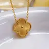 Collar Popular Transfronterizo de Trébol de Cuatro Hojas para Clavícula 18K No se Desvanece Colgante de Nácar de la Suerte Moderno Sencillo de Alta Gama Ins