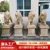 Suministrado directamente por el fabricante, un par de esculturas de leones de mármol estilo europeo, hechas a medida para proyectos de entrada al aire libre. Los pedidos al por mayor reciben precios preferenciales