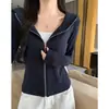 Sudadera con Capucha Estilo Americano Gris Claro para Mujer Otoño 2026 Nueva Color Sólido Corte Delgado Favorecedora Cremallera Cárdigan Superior