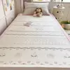 2026 Nuevo Modelo de Polietileno Jacquard Lindo Alfombrilla Fresca de Frijol para Dormitorio de Estudiante Alfombrilla Plana para Cama